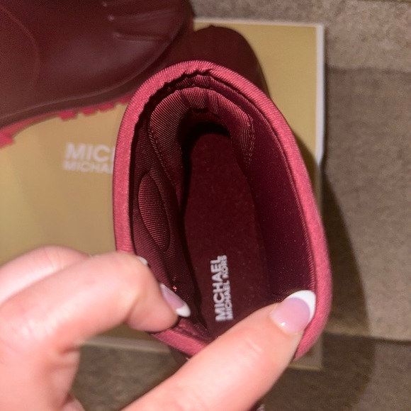 Michael kors rain boots - Picture 2 of 3